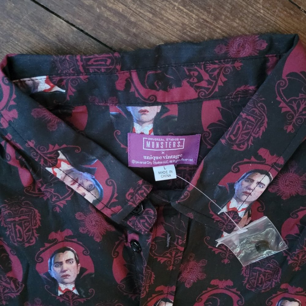 Universal Monsters x Unique Vintage Dracula button up size L